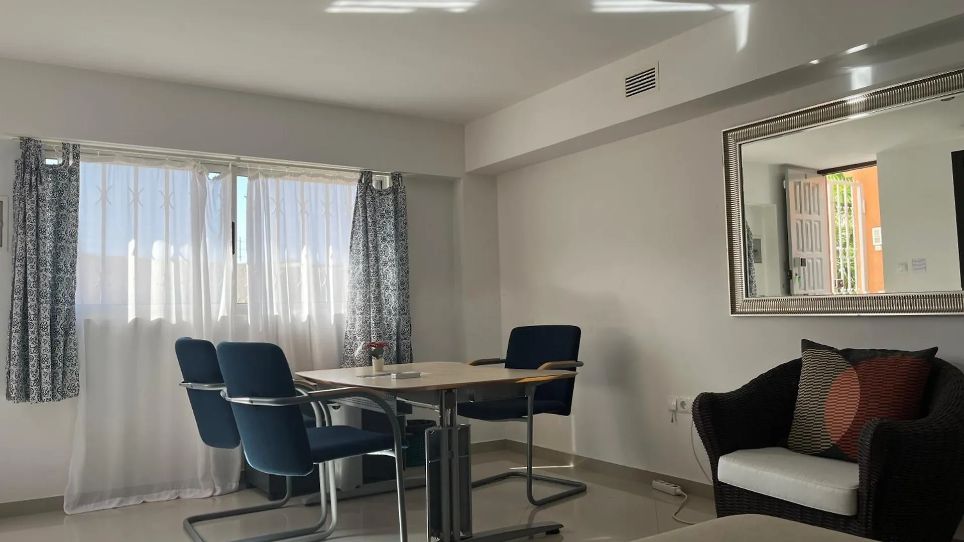 Vila Mira Mar Mindelo 2*,  Cabo Verde