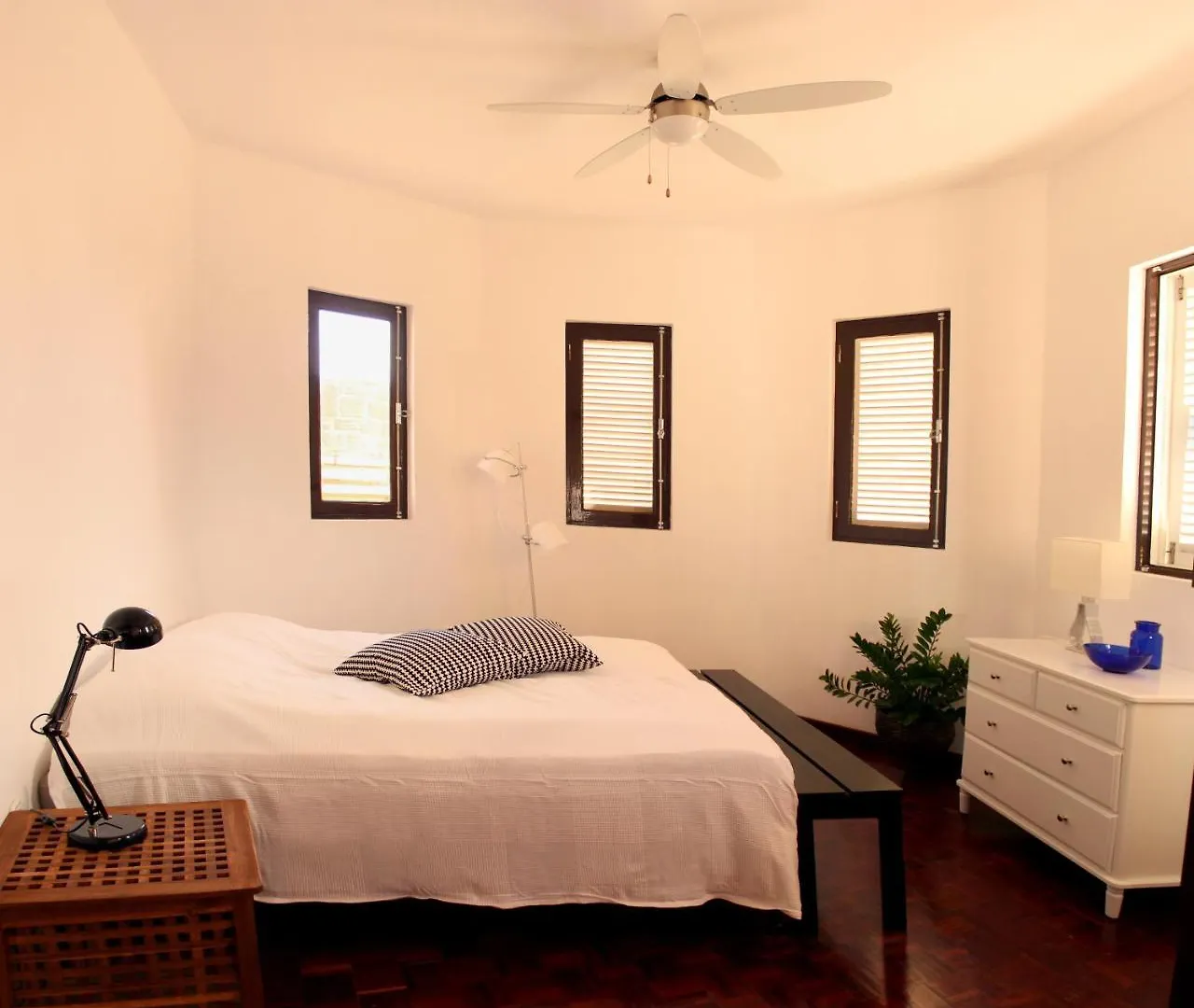 Vila Mira Mar Mindelo 2*,